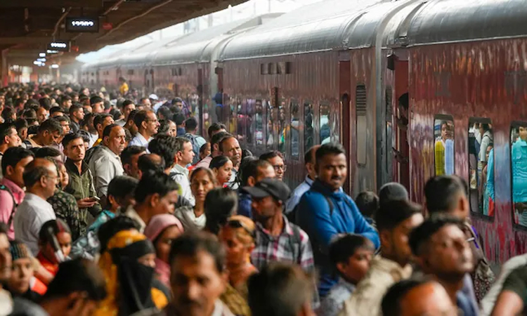 நாடு முழுவதும் இன்று முதல் ரயில் டிக்கெட் கட்டணம் உயர்வு