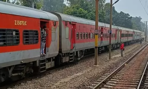 தாதர்- திருநெல்வேலி வாராந்திர எக்ஸ்பிரஸ் ரெயிலில் கூடுதலாக ஒரு பெட்டி இணைப்பு தாதர்- திருநெல்வேலி வாராந்திர எக்ஸ்பிரஸ் ரெயிலில் கூடுதலாக ஒரு பெட்டி இணைப்பு