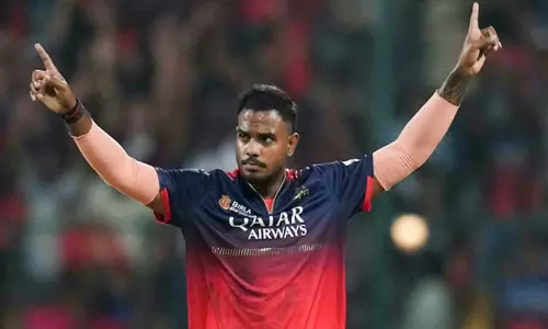 போக்சோ வழக்கில் கைதாகும் ஆர்.சி.பி. வீரர் ?