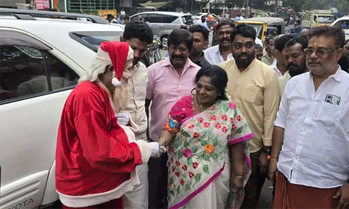பிரதமர் தேவாலயத்திற்கு சென்று இருக்கிறார்...முதல்-அமைச்சர் என்றாவது கோவிலுக்கு வந்து இருக்கிறீர்களா?- தமிழிசை கேள்வி பிரதமர் தேவாலயத்திற்கு சென்று இருக்கிறார்...முதல்-அமைச்சர் என்றாவது கோவிலுக்கு வந்து இருக்கிறீர்களா?- தமிழிசை கேள்வி