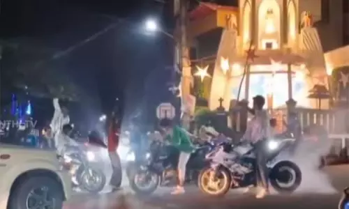 குமரியில் அச்சுறுத்தும் வகையில் இருசக்கர வாகனம் ஓட்டி இடையூறு செய்த இளைஞர்களுக்கு பொதுமக்கள் தர்ம அடி