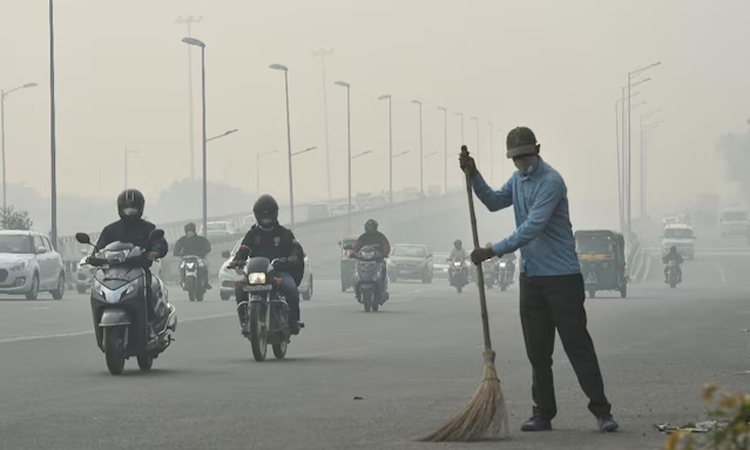 டெல்லியில் காற்றின் தரம் ஓரளவு முன்னேற்றம்: மக்கள் நிம்மதி பெருமூச்சு