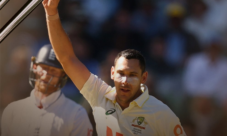 பந்துவீச்சில் மிரட்டிய ஆஸ்திரேலியா....110 ரன்களுக்கு ஆட்டமிழந்த இங்கிலாந்து