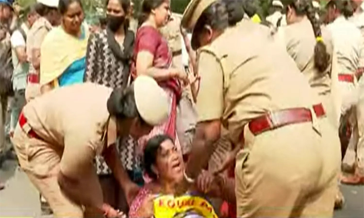 தமிழக அரசுடன் இடைநிலை ஆசிரியர்கள் பேச்சுவார்த்தை