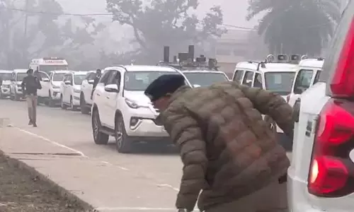 பீகார் முதல்-மந்திரியின் பாதுகாப்பு வாகனம் மோதி போலீஸ் அதிகாரி காயம்