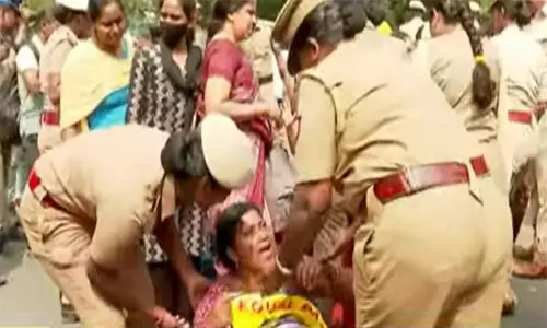 தமிழக அரசுடன் இடைநிலை ஆசிரியர்கள் பேச்சுவார்த்தை