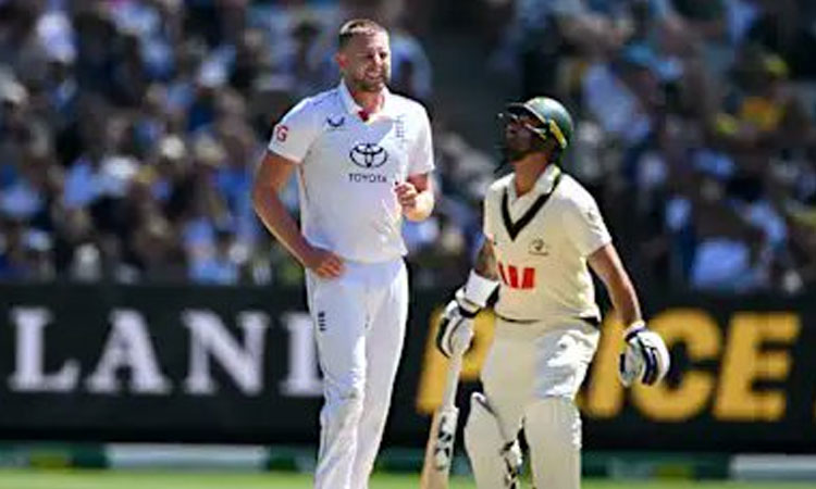 2-வது இன்னிங்சிலும் சுருண்ட ஆஸ்திரேலியா... இங்கிலாந்து அணிக்கு 175 ரன்கள் இலக்கு