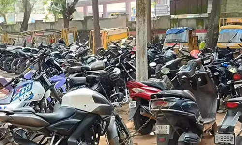 கன்னியாகுமரி: கிறிஸ்துமஸ் கொண்டாட்டத்தில் போக்குவரத்து விதிமீறல்- 156 பைக்குகள் பறிமுதல்