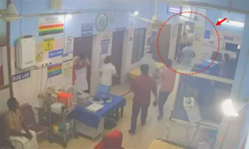 மருத்துவமனைக்குள் கத்தியுடன் நுழைந்து மிரட்டிய ஆம்புலன்ஸ் ஓட்டுநர் - கேரளாவில் பரபரப்பு