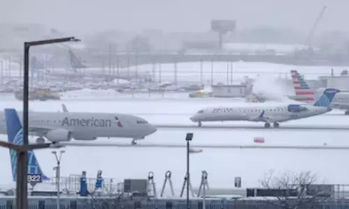 பனிப்பொழிவு காரணமாக அமெரிக்காவில் விமான சேவை கடும் பாதிப்பு பனிப்பொழிவு காரணமாக அமெரிக்காவில் விமான சேவை கடும் பாதிப்பு