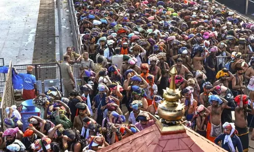 மகரவிளக்கை காண சிறப்பு பாஸ் கட்டாயமாக்கப்படும்-தேவசம்போர்டு மந்திரி தகவல்