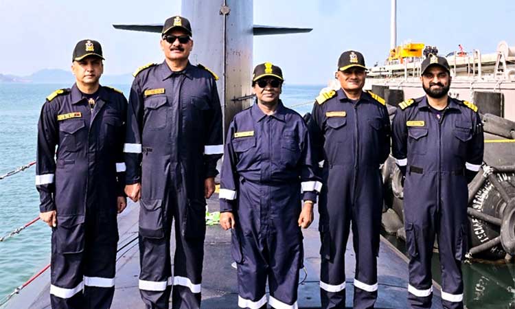 நீர்மூழ்கி கப்பலில் பயணம் செய்த ஜனாதிபதி திரவுபதி முர்மு