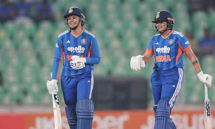 4வது டி20; ஸ்மிருதி , ஷபாலி அதிரடி..இந்திய அணி 221 ரன்கள் குவிப்பு