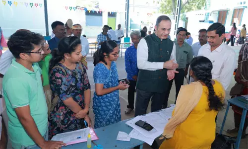 தூத்துக்குடியில் வாக்காளர் சேர்ப்பு முகாம்: கண்காணிப்பு அலுவலர் விஜய் நெக்ரா ஆய்வு தூத்துக்குடியில் வாக்காளர் சேர்ப்பு முகாம்: கண்காணிப்பு அலுவலர் விஜய் நெக்ரா ஆய்வு