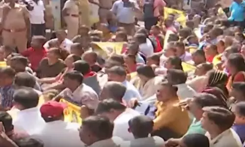 சென்னையில் 3-வது நாளாக போராட்டத்தில் ஈடுபட்ட இடைநிலை ஆசிரியர்கள் கைது