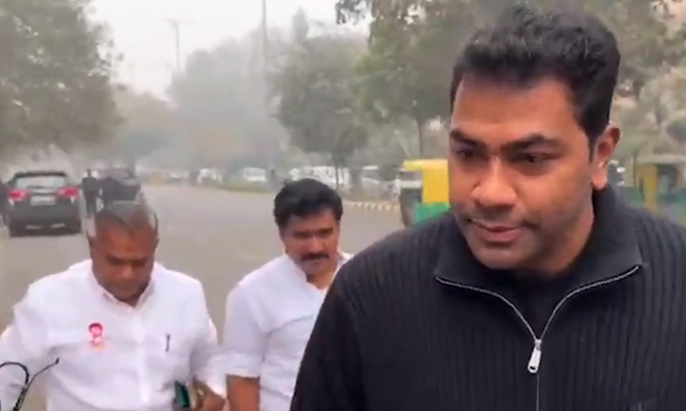 டெல்லி சி.பி.ஐ. அலுவலகத்தில் புஸ்சி ஆனந்த், ஆதவ் அர்ஜுனா ஆஜர் - 9 மணி நேரம் விசாரணை