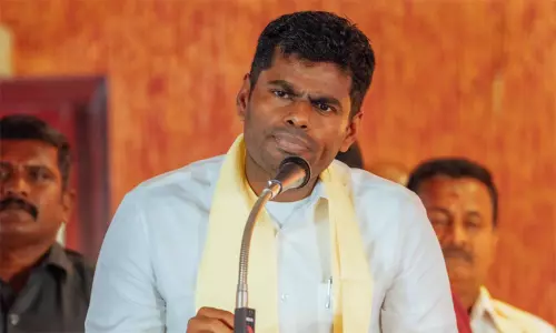 கிறிஸ்துமஸ் விழாவுக்கு முதலில் செல்வதில் திமுக - தவெக இடையே போட்டி: அண்ணாமலை விமர்சனம் கிறிஸ்துமஸ் விழாவுக்கு முதலில் செல்வதில் திமுக - தவெக இடையே போட்டி: அண்ணாமலை விமர்சனம்