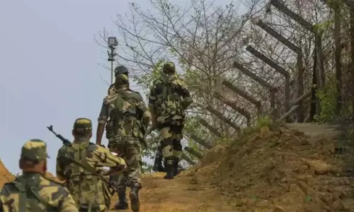 வங்காளதேச மாணவர் தலைவரை கொன்றவர்கள் இந்தியாவிற்குள் நுழைந்ததாக குற்றச்சாட்டு - எல்லை பாதுகாப்பு படை மறுப்பு வங்காளதேச மாணவர் தலைவரை கொன்றவர்கள் இந்தியாவிற்குள் நுழைந்ததாக குற்றச்சாட்டு - எல்லை பாதுகாப்பு படை மறுப்பு