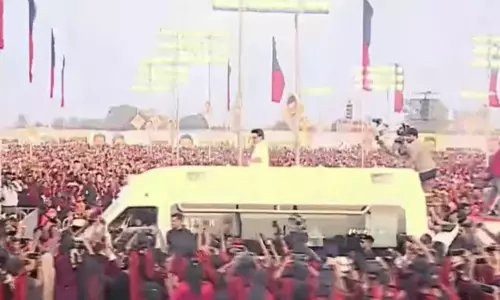 திமுக மேற்கு மண்டல மகளிரணி  மாநாடு தொடங்கியது: மு.க. ஸ்டாலினுக்கு தொண்டர்கள் உற்சாக வரவேற்பு