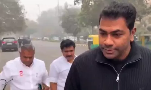 டெல்லி சி.பி.ஐ. அலுவலகத்தில் புஸ்சி ஆனந்த், ஆதவ் அர்ஜுனா ஆஜர் - 9 மணி நேரம் விசாரணை டெல்லி சி.பி.ஐ. அலுவலகத்தில் புஸ்சி ஆனந்த், ஆதவ் அர்ஜுனா ஆஜர் - 9 மணி நேரம் விசாரணை