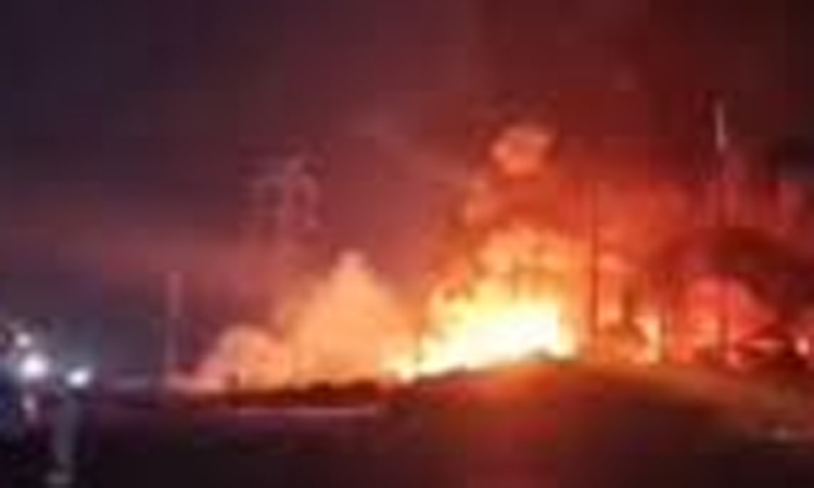 முற்றிய மோதல்.. வெனிசுலா துறைமுகம் மீது அமெரிக்கா தாக்குதல்