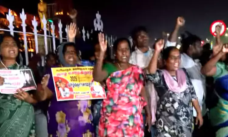 ரிப்பன் மாளிகை அருகே மீண்டும் போராட்டத்தில் ஈடுபட்ட தூய்மை பணியாளர்கள் கைது ரிப்பன் மாளிகை அருகே மீண்டும் போராட்டத்தில் ஈடுபட்ட தூய்மை பணியாளர்கள் கைது