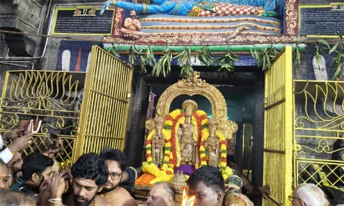 திருவள்ளூர் வைத்திய வீரராகவ பெருமாள் கோவிலில் சொர்க்கவாசல் திறப்பு திருவள்ளூர் வைத்திய வீரராகவ பெருமாள் கோவிலில் சொர்க்கவாசல் திறப்பு