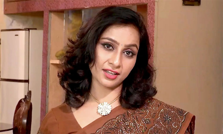 ஓட்டல் அதிபரிடம் மோசடி, மிரட்டல்: பிரபல டிவி நடிகை ராணி தலைமறைவு