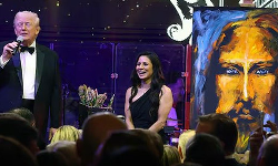 இயேசு ஓவியத்தை ரூ.2,500 கோடிக்கு ஏலத்தில் விற்ற  டிரம்ப்