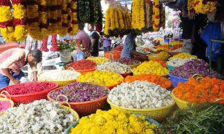 புத்தாண்டை முன்னிட்டு தமிழகத்தில் பூக்களின் விலை கிடுகிடு உயர்வு.!