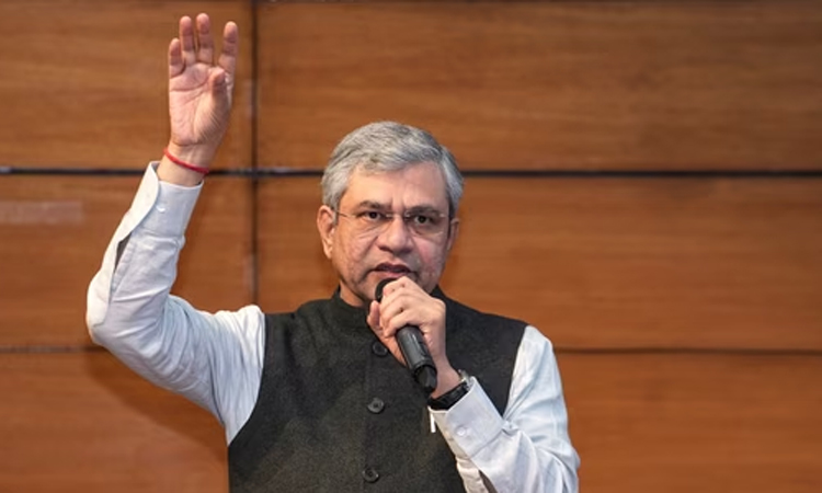 மும்பை- அகமதாபாத் புல்லட் ரயில் திட்டம் 2027 பயன்பாட்டிற்கு வரும் - ரெயில்வே மந்திரி