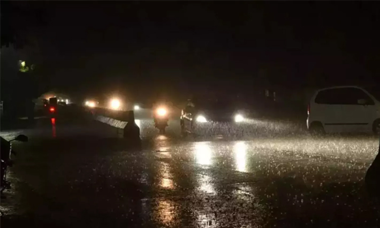 தென்காசி, குற்றாலம் பகுதிகளில் இடி மின்னலுடன் கூடிய பலத்த மழை