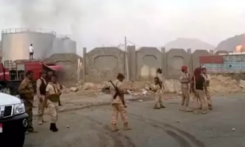 ஏமனில் அரபு அமீரக படைகள் மீது சவுதி அரேபியா தாக்குதல்