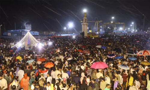 ஆட்டம், பாட்டம் கொண்டாட்டத்துடன் தொடங்கிய புத்தாண்டு: 2026-ஐ உற்சாகமாக வரவேற்ற பொதுமக்கள்