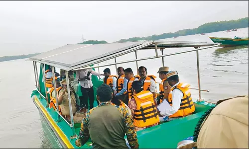 தமிழ்நாட்டில் முதல் முறையாக சோலார் மூலம் இயங்கும் படகு சேவை தொடக்கம்