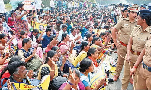 அரசு ஊழியர்களுடன் நாளை அமைச்சர் பேச்சுவார்த்தை