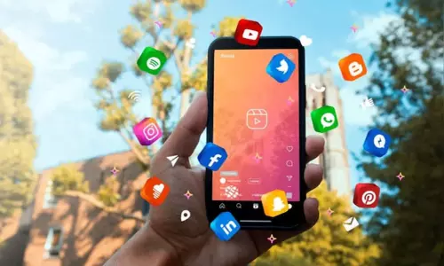 சிறுவர்கள் சமூக வலை தளங்களை பயன்படுத்த தடை; பிரான்ஸ் அரசு திட்டம் சிறுவர்கள் சமூக வலை தளங்களை பயன்படுத்த தடை; பிரான்ஸ் அரசு திட்டம்