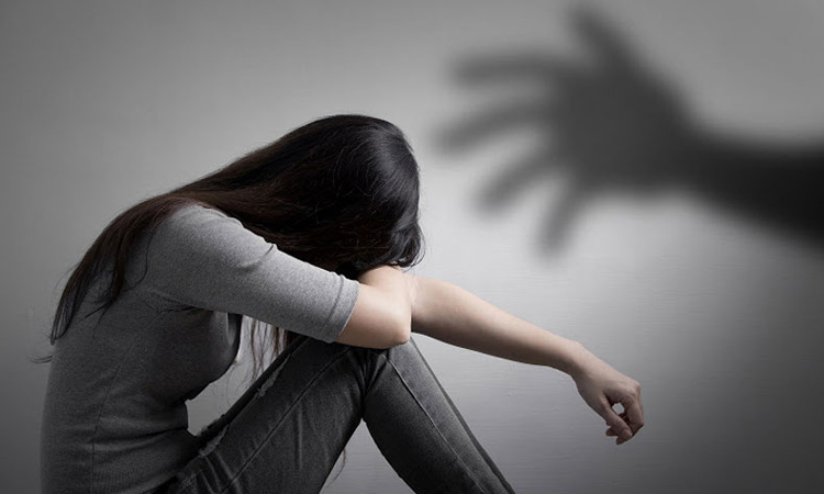 பாலியல் வன்கொடுமை செய்ய முயன்ற நபரை கொலை செய்த இளம்பெண் கைது