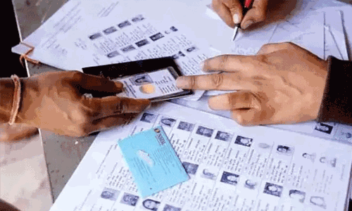 வாக்காளர் பட்டியலில் பெயர் சேர்க்க நாளை சிறப்பு முகாம்