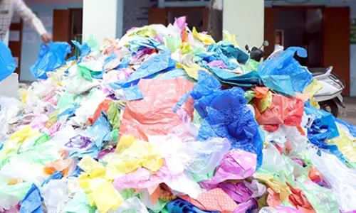 தமிழகத்தில் 15.5 டன் தடை செய்யப்பட்ட பிளாஸ்டிக் பறிமுதல் - மாசு கட்டுப்பாட்டு வாரியம் தகவல் தமிழகத்தில் 15.5 டன் தடை செய்யப்பட்ட பிளாஸ்டிக் பறிமுதல் - மாசு கட்டுப்பாட்டு வாரியம் தகவல்