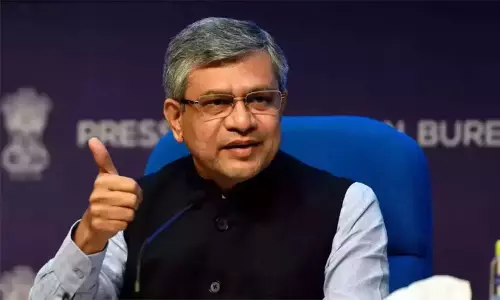 பதிவு செய்யப்படும் தகவல்கள், படங்களுக்கு சமூக வலைதளங்கள் பொறுப்பேற்க வேண்டும் - அஸ்வினி வைஷ்ணவ் பதிவு செய்யப்படும் தகவல்கள், படங்களுக்கு சமூக வலைதளங்கள் பொறுப்பேற்க வேண்டும் - அஸ்வினி வைஷ்ணவ்