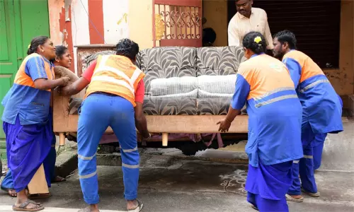 சென்னையில் 1,678 நபர்களிடம் இருந்து 623.42 மெட்ரிக் டன் பழைய பொருட்கள் பெறப்பட்டு அகற்றம் - மாநகராட்சி தகவல் சென்னையில் 1,678 நபர்களிடம் இருந்து 623.42 மெட்ரிக் டன் பழைய பொருட்கள் பெறப்பட்டு அகற்றம் - மாநகராட்சி தகவல்