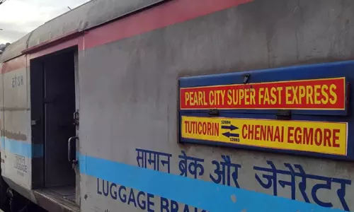 முத்துநகர் அதிவிரைவு ரெயில் காலை 7 மணிக்குள் சென்னை சென்றடைய நடவடிக்கை எடுக்க கோரிக்கை முத்துநகர் அதிவிரைவு ரெயில் காலை 7 மணிக்குள் சென்னை சென்றடைய நடவடிக்கை எடுக்க கோரிக்கை