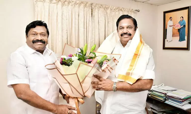 அரசு ஊழியர்களை ஏமாற்றி ஊதிய திட்டம் - அதிமுக எம்.பி., இன்பதுரை அரசு ஊழியர்களை ஏமாற்றி ஊதிய திட்டம் - அதிமுக எம்.பி., இன்பதுரை