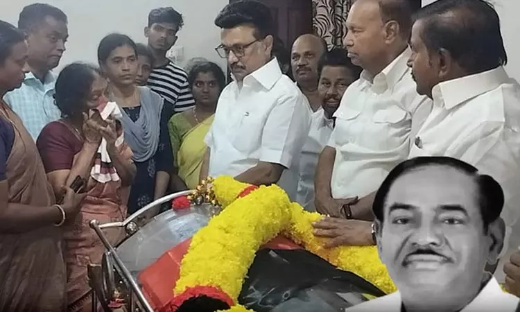 தஞ்சையில் முதல்-அமைச்சர் மு.க.ஸ்டாலின் அஞ்சலி தஞ்சையில் முதல்-அமைச்சர் மு.க.ஸ்டாலின் அஞ்சலி