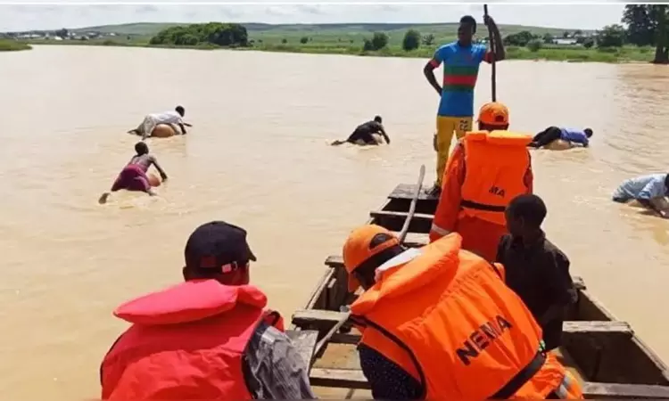 நைஜீரியா: ஆற்றில் படகு கவிழ்ந்து விபத்து  25 பேர் பலி