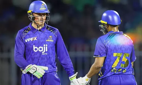 சர்வதேச டி20: எம்.ஐ.எமிரேட்ஸ் அணி இறுதிப்போட்டிக்கு தகுதி