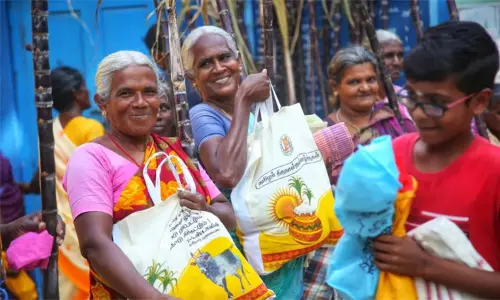 பொங்கல் ரொக்கப்பரிசு ரூ.3,000 வழங்கப்படும்: முதல் அமைச்சர் மு.க.ஸ்டாலின் அறிவிப்பு பொங்கல் ரொக்கப்பரிசு ரூ.3,000 வழங்கப்படும்: முதல் அமைச்சர் மு.க.ஸ்டாலின் அறிவிப்பு