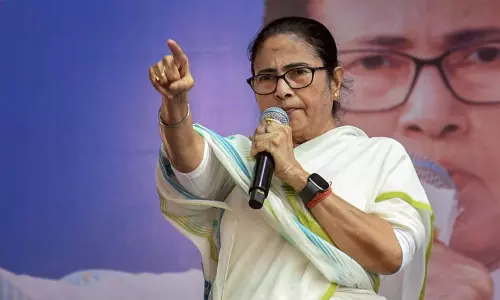 எஸ்.ஐ.ஆர். பணிகளில் தவறான பயன்பாடு; தேர்தல் ஆணையாளருக்கு மம்தா பானர்ஜி கடிதம்