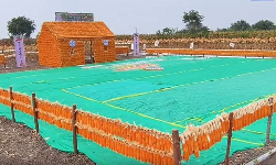 `சோளகதிரால் ஆன வீடு